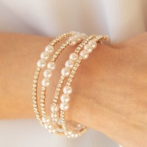 Hollywood Hospitality - Gold